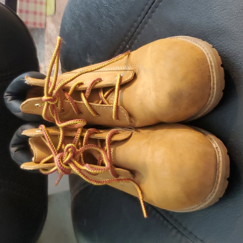 Boys Boots size 6